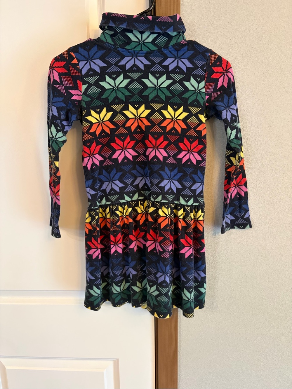 Hanna Andersson Girls Rainbow Scandi Snowflake Turtleneck Dress Size 8